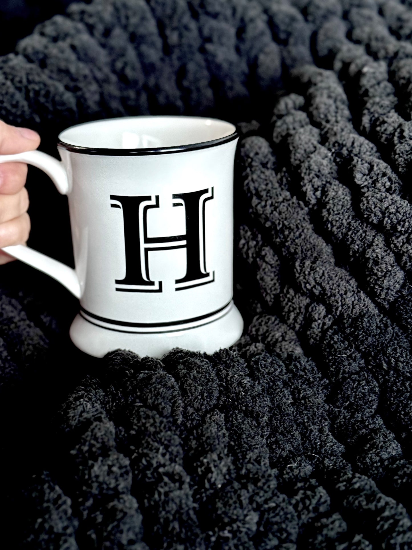 Hand-Knit Chunky Blanket (Medium)