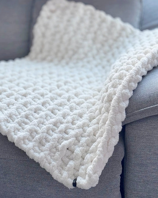 Hand-Knit Chunky Blanket (Newborn/Pet)